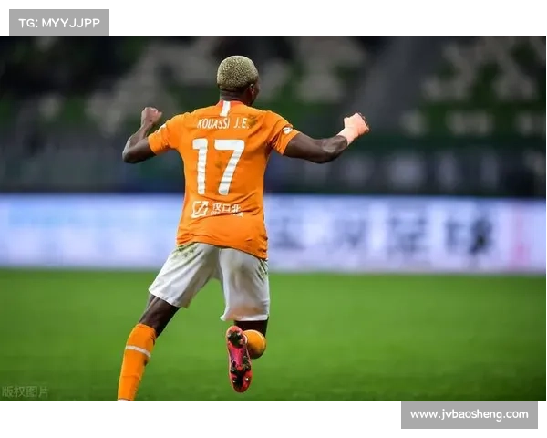 埃弗拉传奇人生揭秘：从贫民窟到足球巅峰的奋斗历程